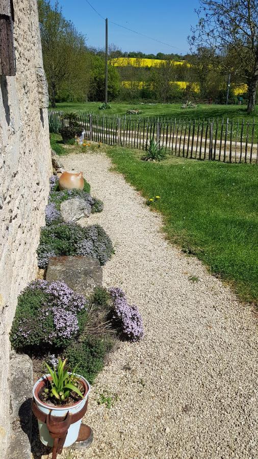 Camping La Petite Houmee Curzay-sur-Vonne Exterior foto